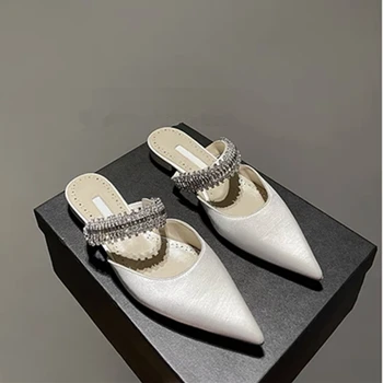 2023 Европейската красотата на нови мюллеровские обувки с остри пръсти, на равна подметка с кристали декоративни чехли
